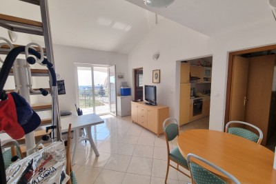 Poreč, dintorni, Appartamento al secondo piano con galleria e vista mare, 2 km dal mare