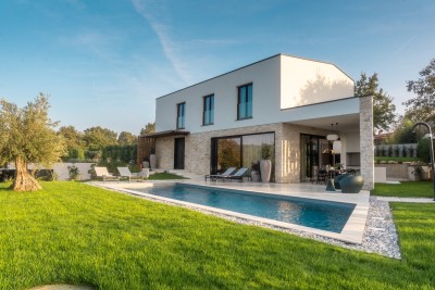 Moderna vila s bazenom u blizini Poreča i Vrsara – 4 km od mora!