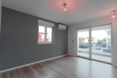 Poreč, okolica, Stan na 1. nadstropju s 2 spalnici, 7 km od morja