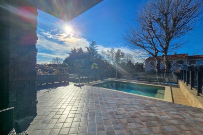 Poreč, okolica, Prekrasen stan s 3 spalnice in bazenom