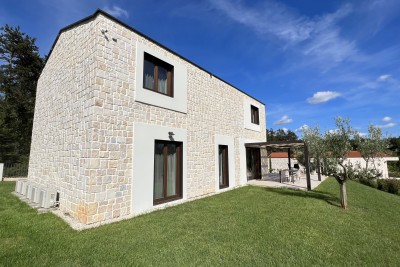 Poreč, dintorni, Splendida villa in pietra con 4 camere da letto in posizione tranquilla