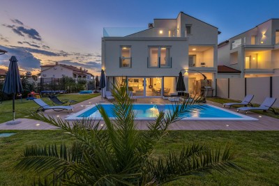 Poreč, okolica, Prekrasna hiša s bazenom na mirni lokaciji, 5 km od morja