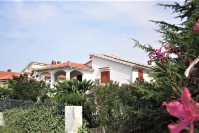 Poreč, Mali Maj - EKSKLUZIVA AGENCIJE - Samostojeća velika obiteljska kuća, 200 m od mora