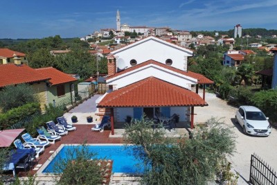 Poreč, okolica, Samostojeća kuća s bazenom na mirnoj lokaciji, 12 km od mora