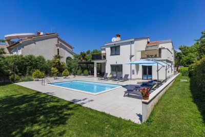 Poreč, Villa indipendente con piscina in posizione di lusso a 300 metri dal mare