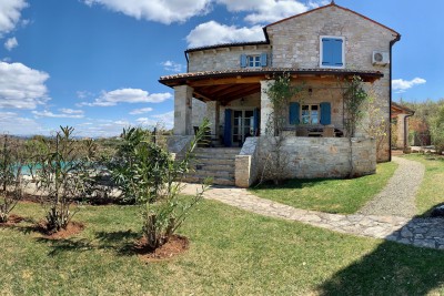Istarska kamena vila s bazenom u Vižinadi!
