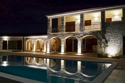 Poreč, širší okolí, Kamenná vila s bazénem na klidné lokalitě a výhledem na moře, 19 km od moře