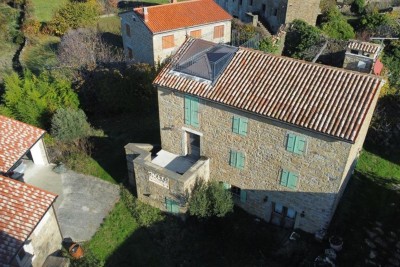 Buje, Momjan, okolí, Istrijský autochtonní dům na klidném místě