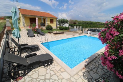 Poreč, dintorni, Villa indipendente con piscina, 10 km dal mare