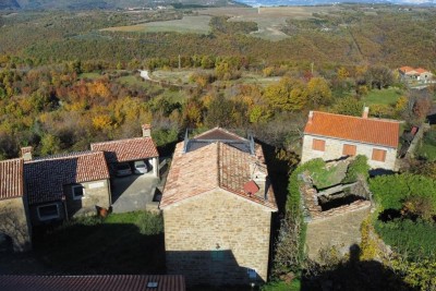 Buje, Momjan, okolí, Istrijský autochtonní dům na klidném místě