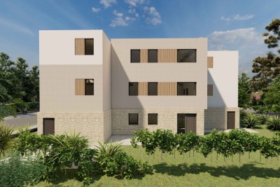 Poreč, Haus mit Pool am Ende einer Reihe, 850 m vom Meer entfernt