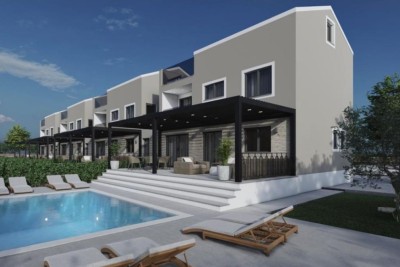 Poreč, dintorni, Casa a schiera con piscina in posizione tranquilla a 11 km dal mare