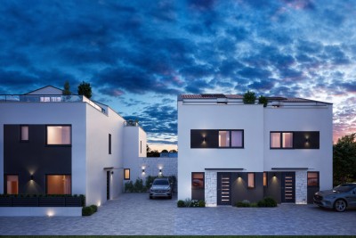 Poreč, Casa alla fine di una fila in posizione attraente a 2 km dal mare