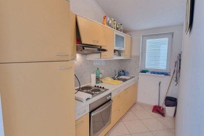 Poreč, dintorni, Appartamento al secondo piano con galleria e vista mare, 2 km dal mare