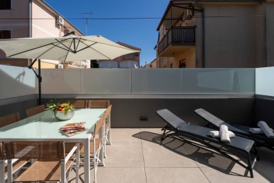 Poreč, Umgebung, Reihenhaus mit Pool in hervorragender Lage, 500 m vom Meer entfernt