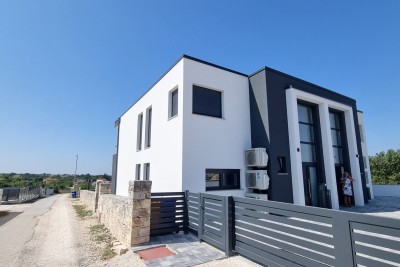 Rovinj, Kanfanar, Dwie nowoczesne, luksusowe domy dwupoziomowe w doskonałej lokalizacji, 8 km od morza