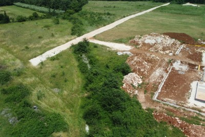 Poreč, dintorni, Terreno edificabile in posizione tranquilla, a 10 km dal mare