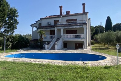 Poreč, Vrsar, dintorni, Casa indipendente con 4 unità abitative e vista mare, 5 km dal mare