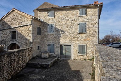 Poreč, Višnjan, okolica, Kamena autohtona kuća djelomično renovirana, 10 km od mora