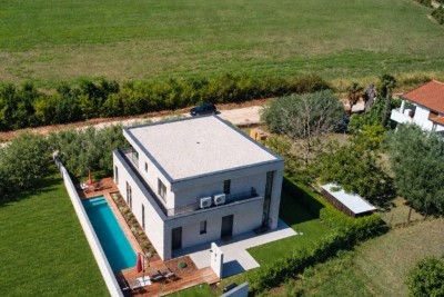Poreč, okolica, Moderna samostojeća kuća s bazenom 5 km od mora
