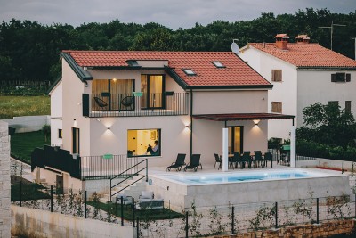 Poreč, dintorni, Villa indipendente con piscina in posizione tranquilla