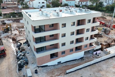 Moderno stanovanje v 2. nadstropju novogradnje, le 800 m od morja – Poreč!