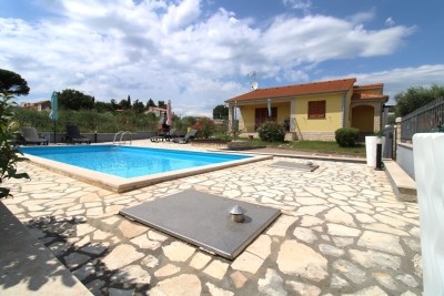 Poreč, dintorni, Villa indipendente con piscina, 10 km dal mare