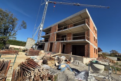 Poreč, dintorni, Appartamento al 1° piano di un edificio con ascensore e vista mare, a 7 km dal mare