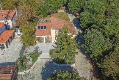 Poreč, okolica, Samostojeća hiša z veliko parcelo 6600 m2, 7 km od morja