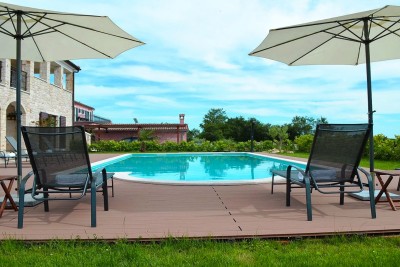 Poreč, širší okolí, Kamenná vila s bazénem na klidné lokalitě a výhledem na moře, 19 km od moře