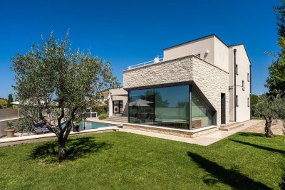 Moderna vila u Poreču sa pogledom na more!