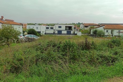 Poreč, Building land for the construction of a duplex 2 km from the sea