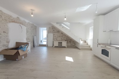 Poreč, dintorni, Doppia ristrutturata con tre camere da letto e vista mare