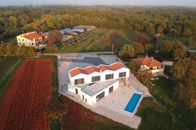 Poreč, Umgebung, Moderne Villa mit 6 Schlafzimmern auf 6271 m² Grundstück