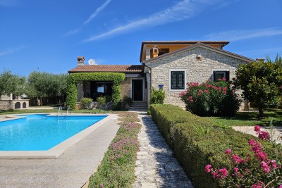 Poreč, okolica, luksusowa willa z basenem i pięknym ogrodem 5 km od morza