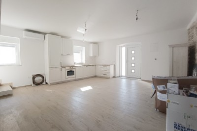 Poreč, dintorni, Doppia ristrutturata con tre camere da letto e vista mare