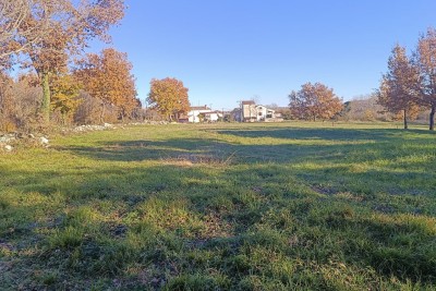 Poreč, dintorni, Terreno edificabile ai margini di un piccolo villaggio