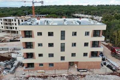 Moderno stanovanje v 1. nadstropju novogradnje, le 800 m od morja – Poreč!