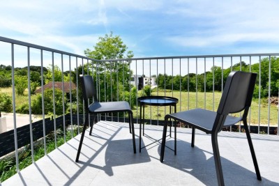 Poreč, uža okolica, Moderna dvojna kuća s 5 spavaćih soba i vrtom, 2 km od mora