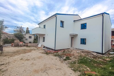 Poreč, Surroundings, Apartment on the 1st Floor with Two Bedrooms in an Excellent Location, 3 km from the Sea