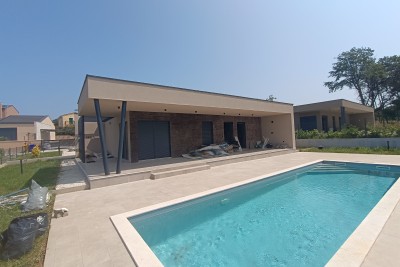 Poreč, okolica, Samostoječa prizemna hiša s bazenom, 17 km od morja