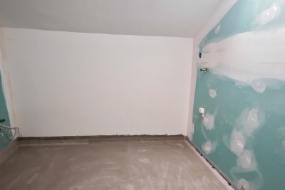 Poreč, centro, Casa da ristrutturare nel nucleo storico della città, a 40 m dal mare.