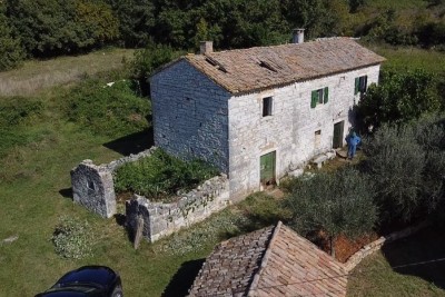 Poreč, okolica, Samostoječa starina za prenovo z veliko parcelo, 13 km od morja