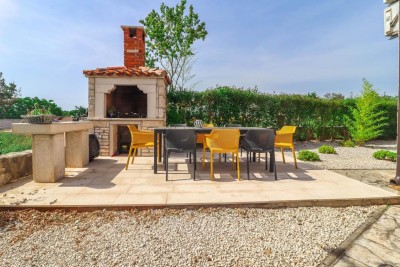 Poreč, okolica, Kamienna chata z basenem i 4 sypialniami 12 km od morza