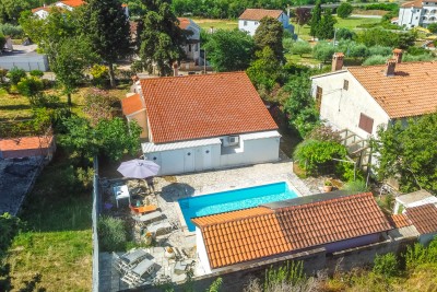 Poreč, okolica, Prizemnica s pogledom na more i dodatnim apartmanom, 10 km od mora