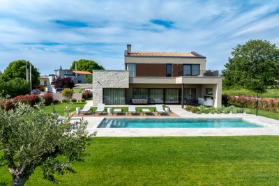 Poreč, okolica, čudovita moderna vila s bazenom in vrtom, 7 km od morja