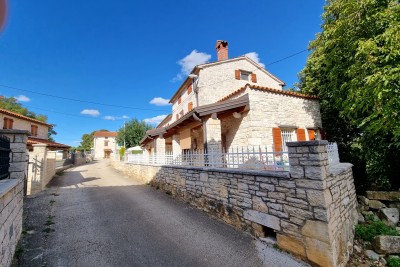 Poreč, Tar - EXKLUSIV DER AGENTUR - Zwei Steinhäuser 3 km vom Meer