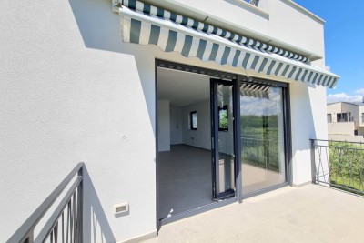 Poreč, okolica, Mieszkanie na 1. piętrze z 3 sypialniami i tarasem na dachu, 1 km od morza