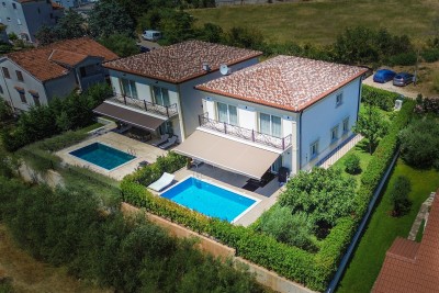 Poreč, okolí, Luxusní dvojdomek s bazénem na klidné lokalitě, 5 km od moře