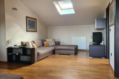 Poreč, Vrsar, Prostrani stan s dvije spavaće sobe i krovnom terasom, 500 m od mora